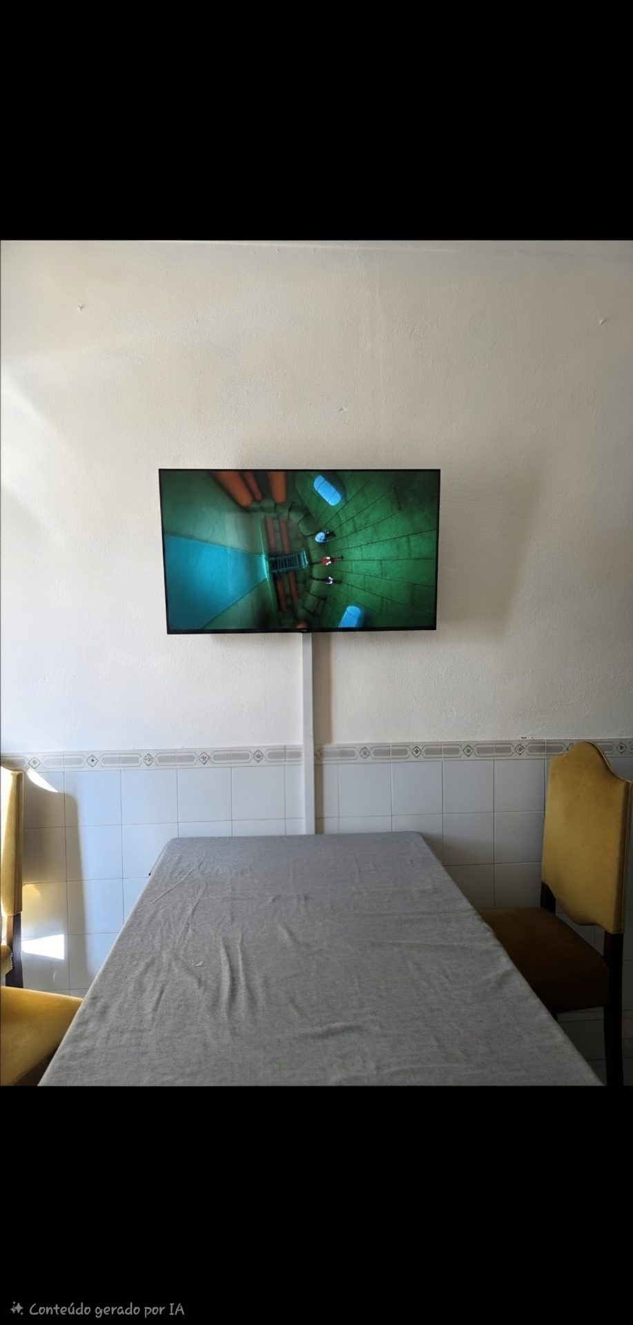 Montagem de TV na parede com organização de cabos